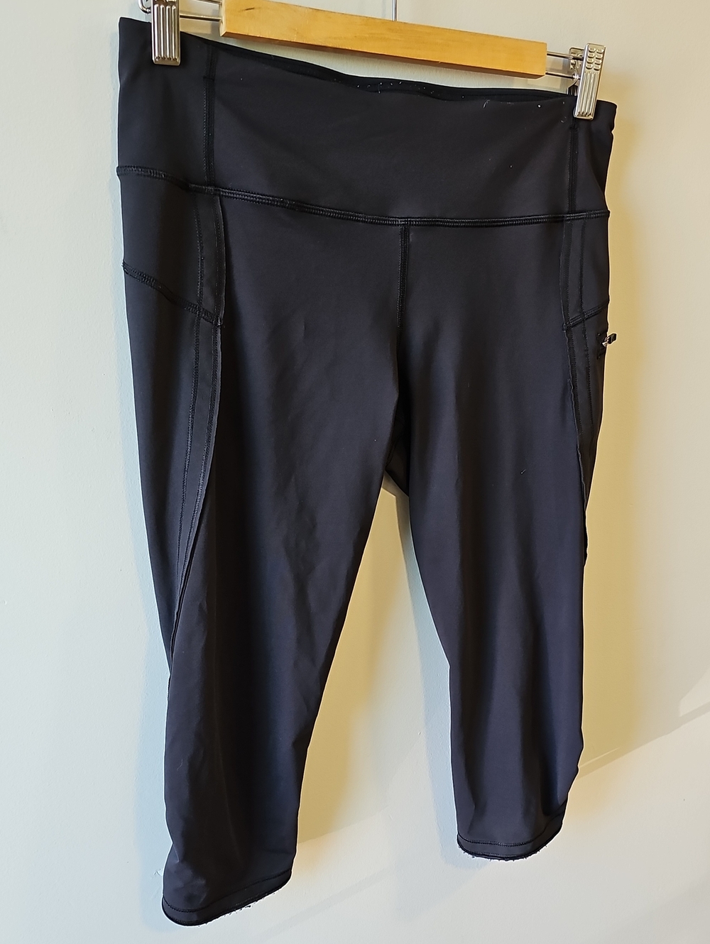 lululemon athletica Size 8 Black Capri Athletic Leggings - Picture 2 of 6